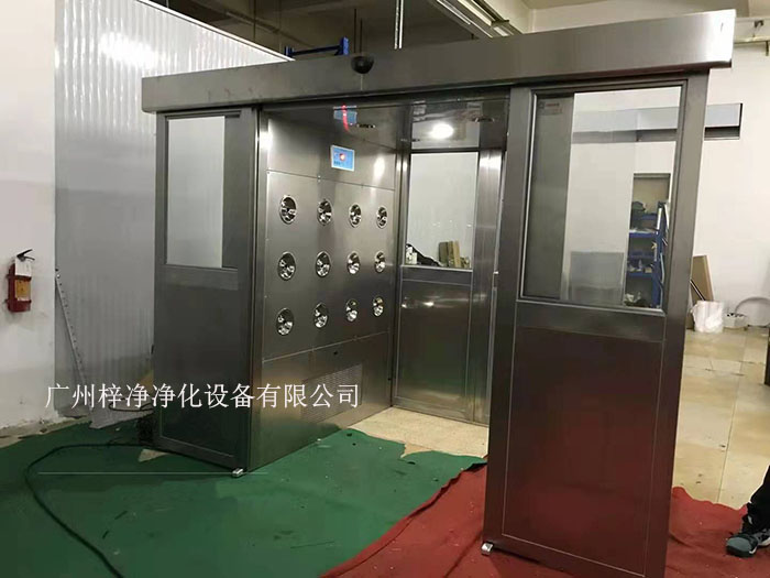 貨淋室是人員和貨物進入潔凈室所必需的通道，它可以減少貨物進出潔凈室所帶來的污染問題。