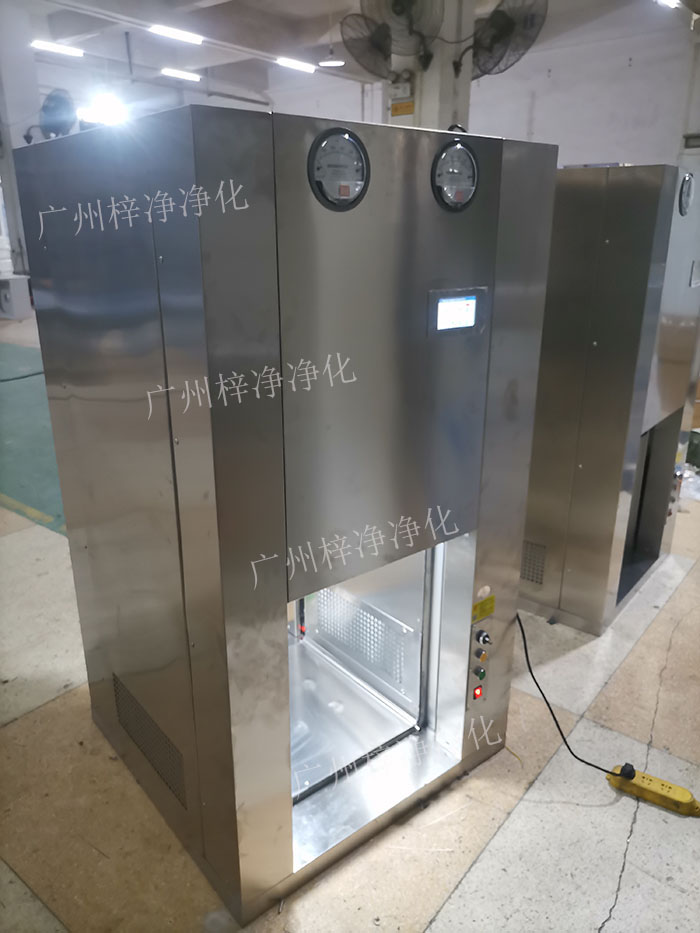 當(dāng)傳遞窗與機器人連接時，機器人可以自動從傳遞窗中取出或放入物料，實現(xiàn)物料的自動傳遞。