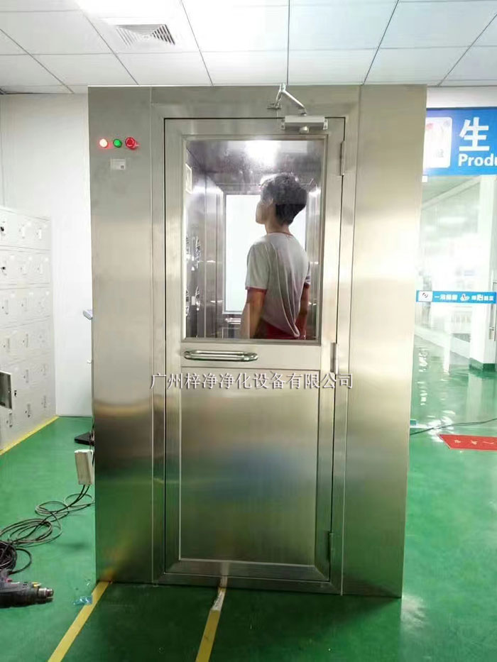 風淋室廣泛應用于電子、制藥、食品、精密儀器制造等行業(yè)。