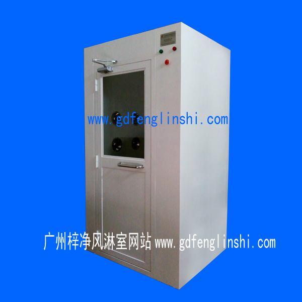 鋼板烤漆風(fēng)淋室是指風(fēng)淋室箱體及門采用A3冷軋鋼板多層酸洗不易生銹。